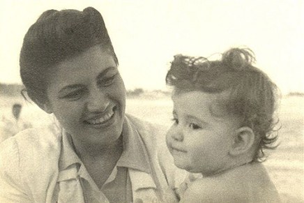 Jacinta Passos, com a filha Janaína (1948).