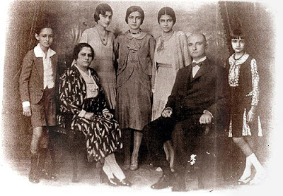 Berila e Manoel Caetano Passos com os filhos (em pé, da esquerda para a direita) Manoel Caetano Filho, Dulce, Maria José, Jacinta e Lourdes.